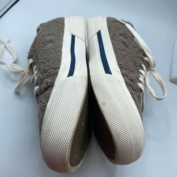 SeaVees Sea change size 9 mushroom colored fleece shoes. - Picture 3 of 7